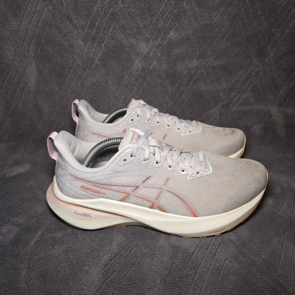 Asics GT-2000 13 Running Shoes Womens Sz 7.5 Athletic Sneakers Trainers Gray.